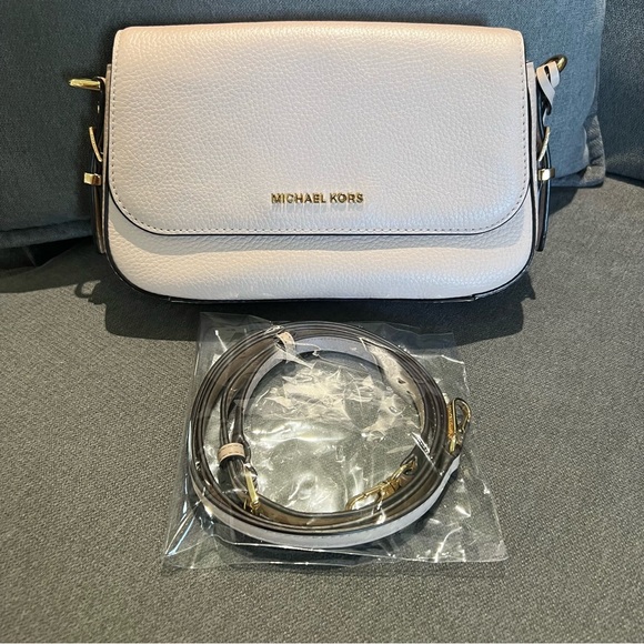 Michael Kors Handbags - ✨SOLD✨Michael Kore Cross body bag